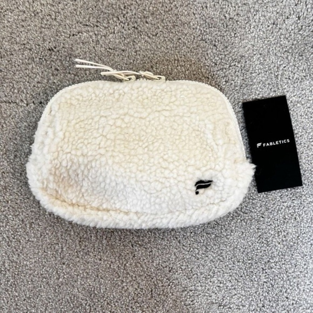 Fabletics Ivory Fleece Teddy Belt Bag Fanny Pack Gift Travel Cozy Outdoor NEW - Picture 1 of 5